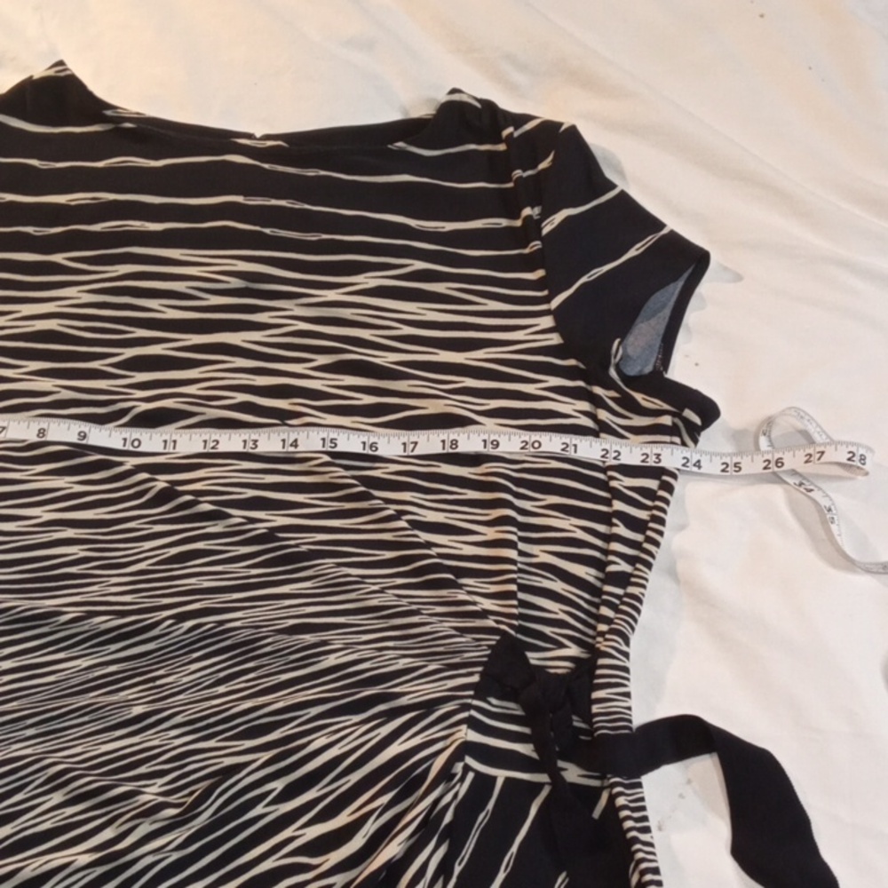 3/$25 Navy & White J. Taylor Patterned Dress Size 20W - Picture 8 of 12